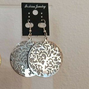 🌷5/$20 - Dangling Silvertone Round Tree of Life Hook Earrings 1 1/2"